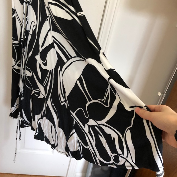 Madonna, Lightweight Summer Dress, Black & White Floral, US Size 4 - Picture 6 of 7